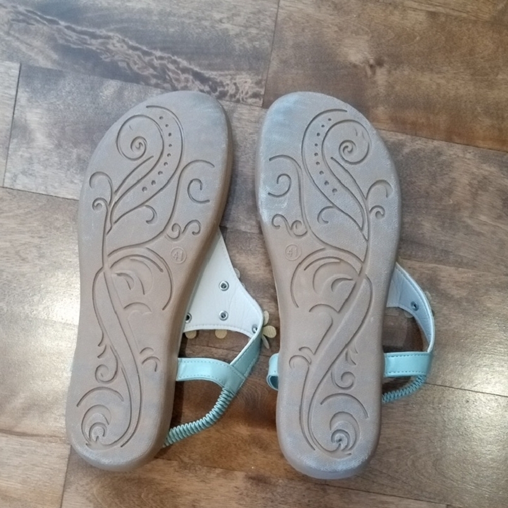 Lot of 4 Women's Casual Sandals - Picture 5 of 16